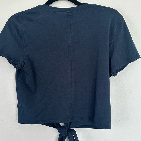 Lululemon tie short sleeve cropped tee t-shirt sz 6
A216 - Picture 2 of 5